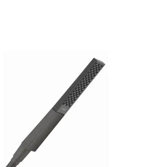 Schmale Handbrause in Brushed Black Chrome von Hansgrohe mit strukturiertem Griff und einem Düsenfeld für einen gleichmäßigen Wasserstrahl.